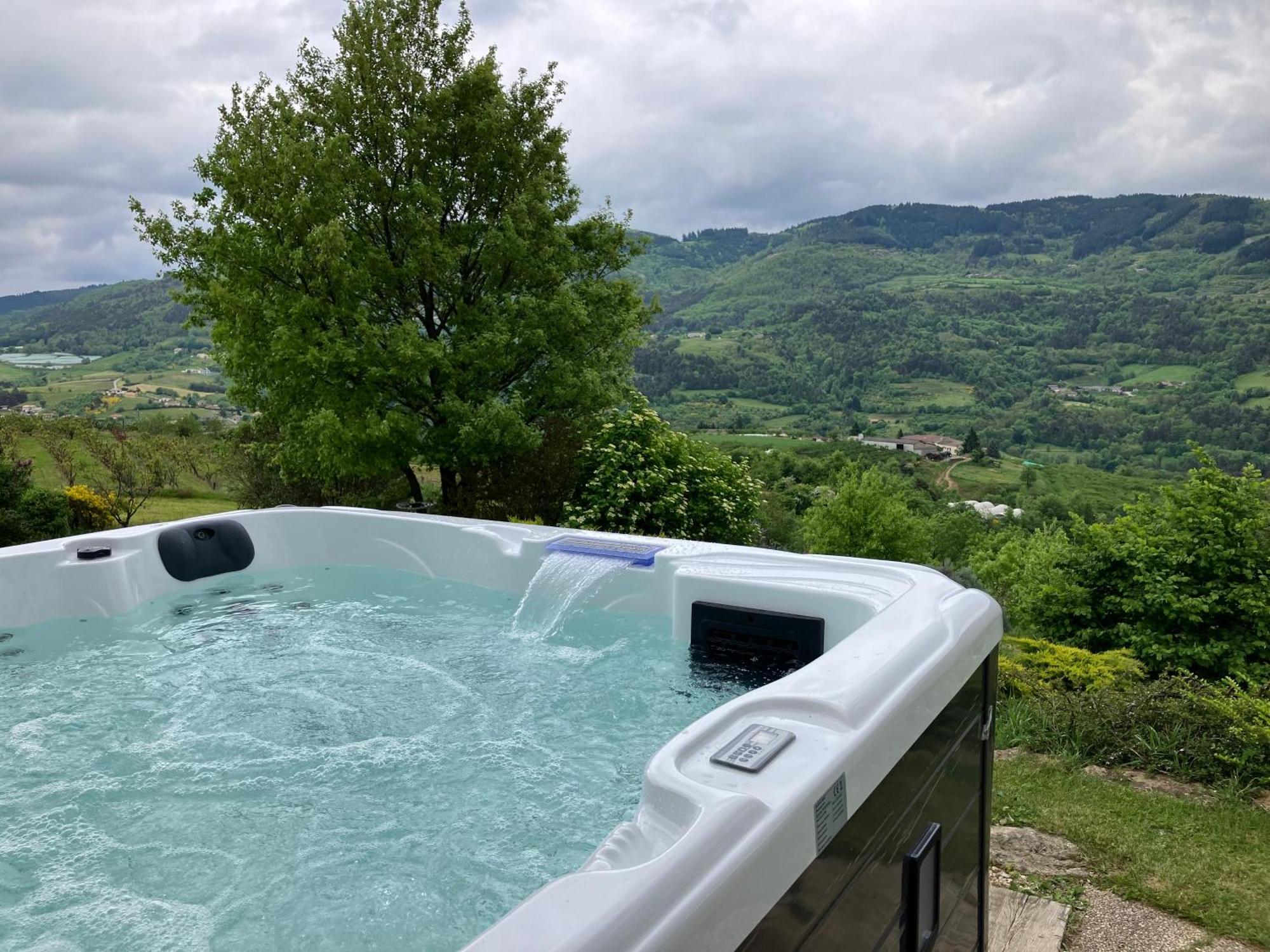 Ardeche, La Cote Des Buis, Avec Piscine Interieure, Jacuzzi, Vallee Du Doux Hébergement de vacances Empurany