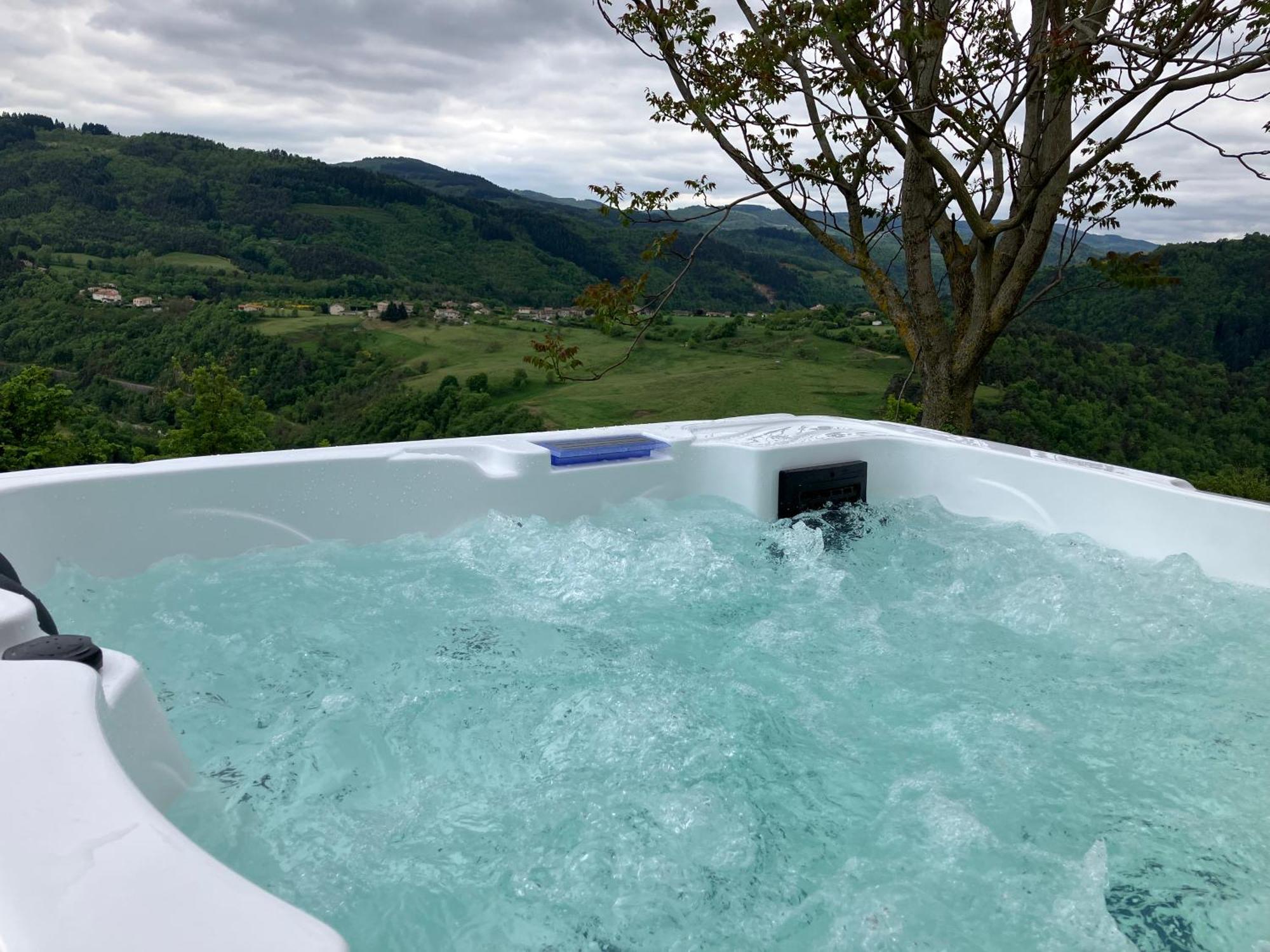 Hébergement de vacances Ardeche, La Cote Des Buis, Avec Piscine Interieure, Jacuzzi, Vallee Du Doux Empurany